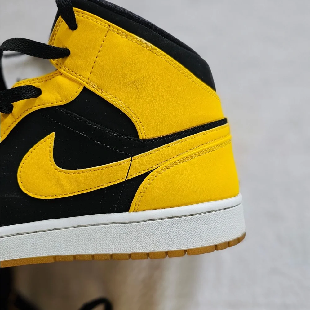 Jordan Black and Yellow Label Athletic Shoes - Picture 14 of 15